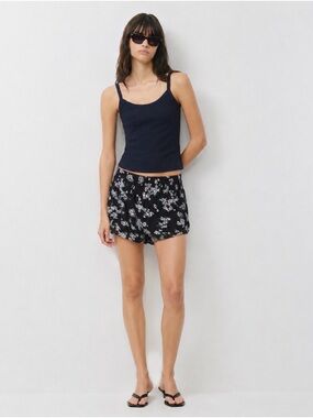 Philosophy republic clothing/ Black Floral  Shorts/ woman’s M/ elastic waistband